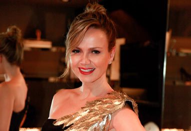 Eliana experimenta vestido arrasador para receber o Troféu Imprensa - Marcos Ribas/Photo Rio News
