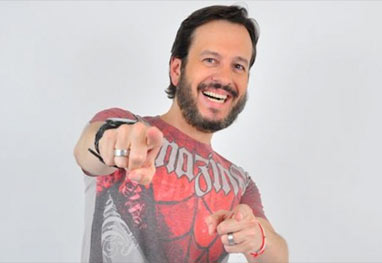 De casa nova, Celso Zucatelli quer opiniões: ‘Com ou sem barba?’ - Divulgação/RedeTV!