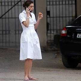 Bastidores: Flávia Alessandra come uma goiaba...