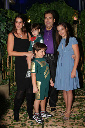 Fausto Silva e família