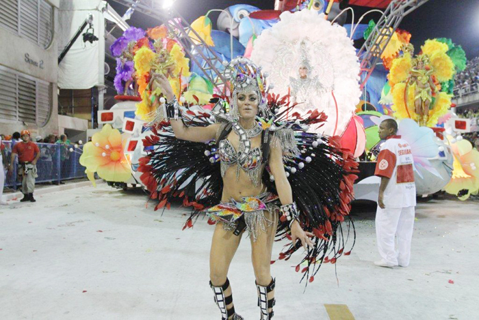 Carol Castro, a musa do Salgueiro