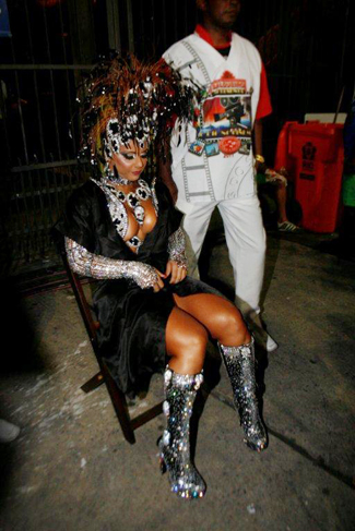 Viviane Araújo se preparando na concentração