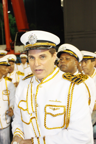 Edson Celulari na bateria da Beija Flor