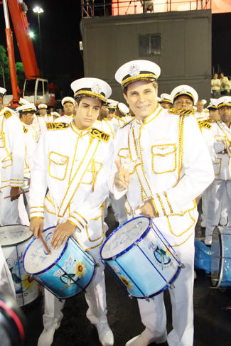 Celulari e o filho Enzo na bateria