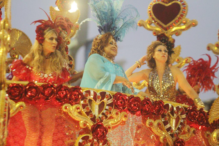 Rosana e Alcione no carro de homenagem ao Rei