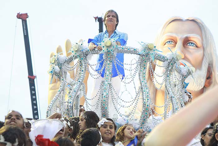 Roberto Carlos no desfile da Beija Flor