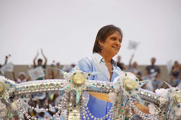Roberto Carlos no desfile da Beija Flor