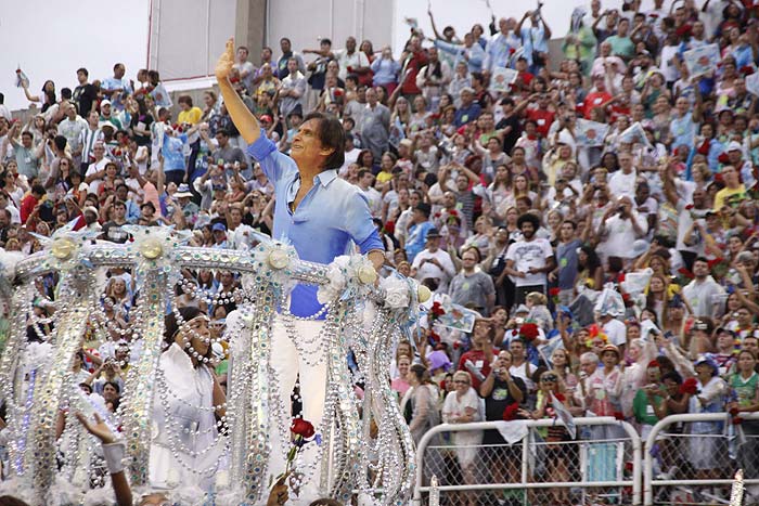 Roberto Carlos no desfile da Beija Flor