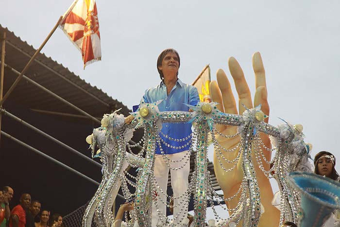 Roberto Carlos no desfile da Beija Flor
