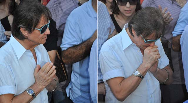 Emocionado Roberto Carlos acompanha enterro de sua filha Ana Paula. AgNews - O Fuxico