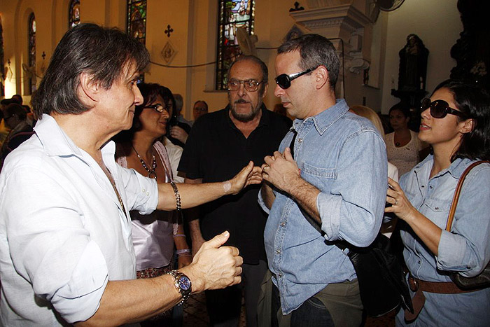 Roberto Carlos e Dudu Braga na missa em homenagem à Lady Laura