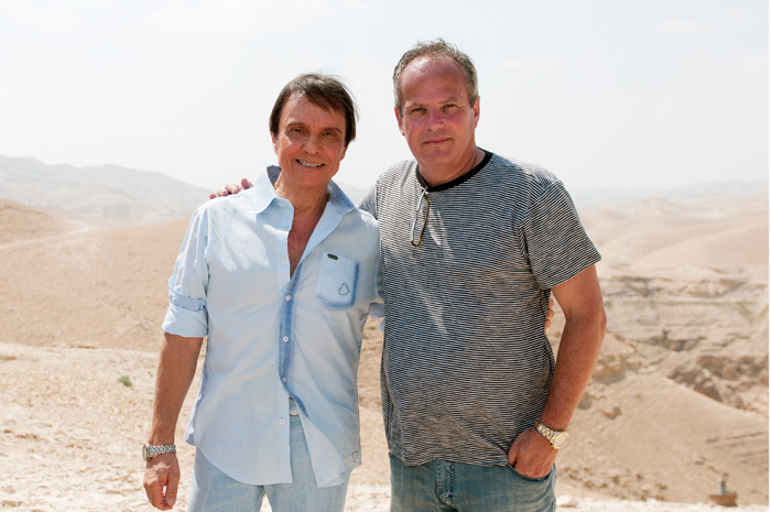 Roberto Carlos grava especial da Globo no deserto da Judéia