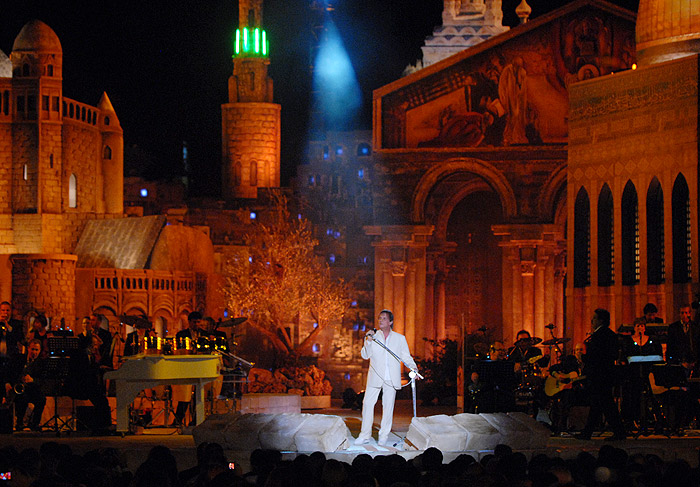 Roberto: Cantar é uma forma de oração