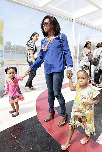 Glória Maria trouxa Maria e Laura para o evento