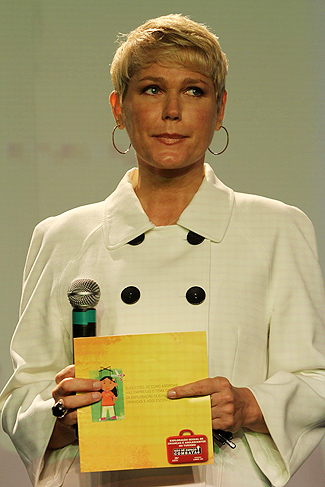 Xuxa e Camila Pitanga na campanha contra exploração sexual infantil.