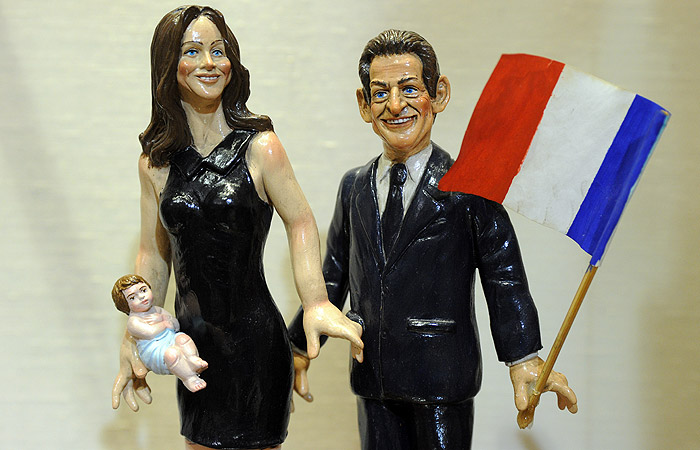 Artista italiano vende estatueta da filha recém nascida de Nicolas Sarkozy e Carla Bruni