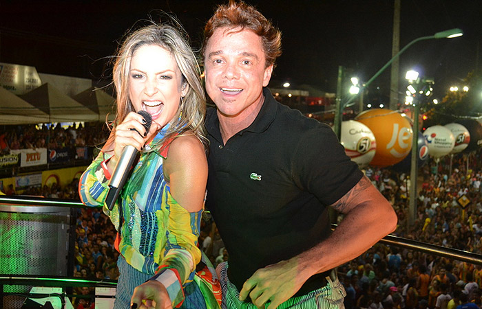 Claudia Leitte agita o Carnatal e ganha prêmio de Melhor Cantora da micareta