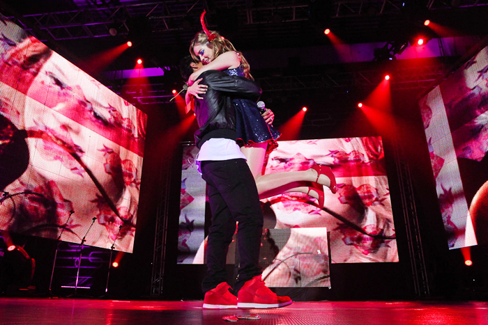 Show Rebelde: Micael Borges e Sophia Abrahão assumiram o namoro