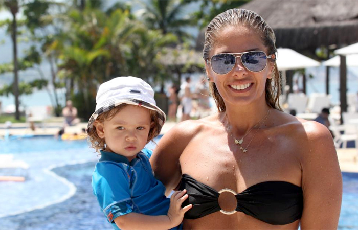 (ESTHER)Adriane Galisteu curte fim de semana com filho e maridão