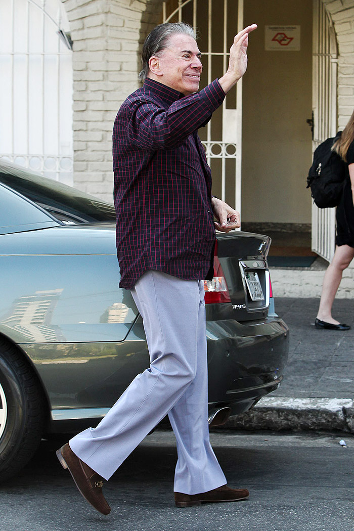 O apresentador do SBT acenou para os fãs.