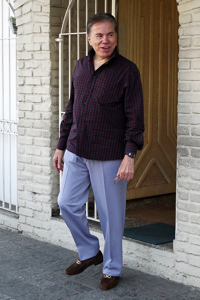 O apresentador estava bem animado.