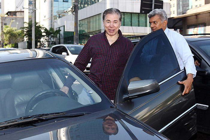 Silvio deixou o carro com o manobrista.