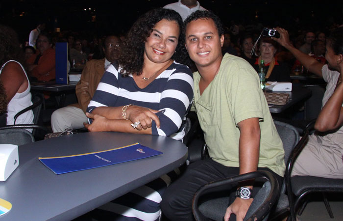 Mulher Melão e Solange Couto vão ao show de Zeca Pagodinho - O Fuxico