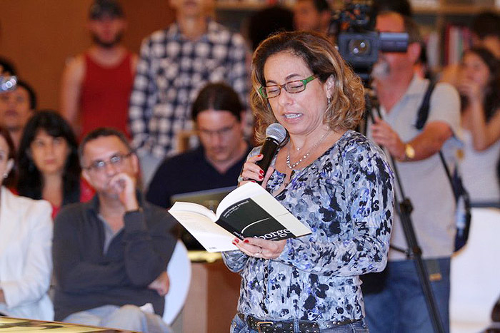 Cissa Guimarães leu durante o evento.