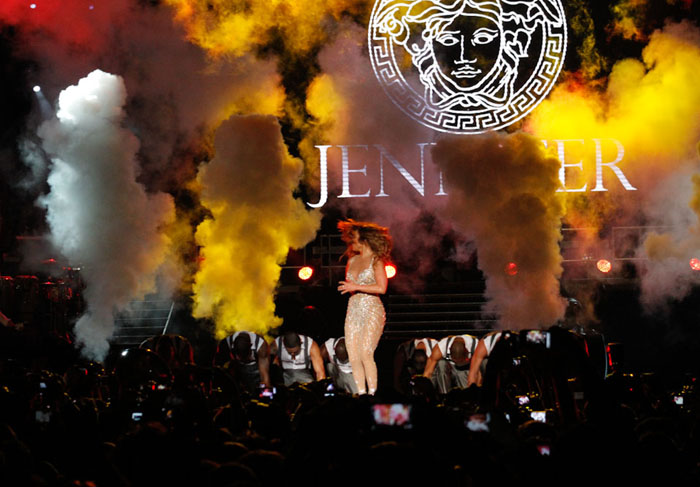 Jennifer Lopez levanta o público de festival em São Paulo