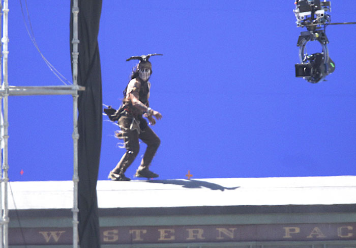 Johnny Depp dispensa dublês para filmar cena de ação O Fuxico