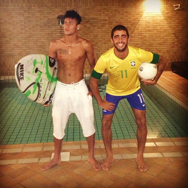 Neymar e Pedro Scooby “trocam” de profissões