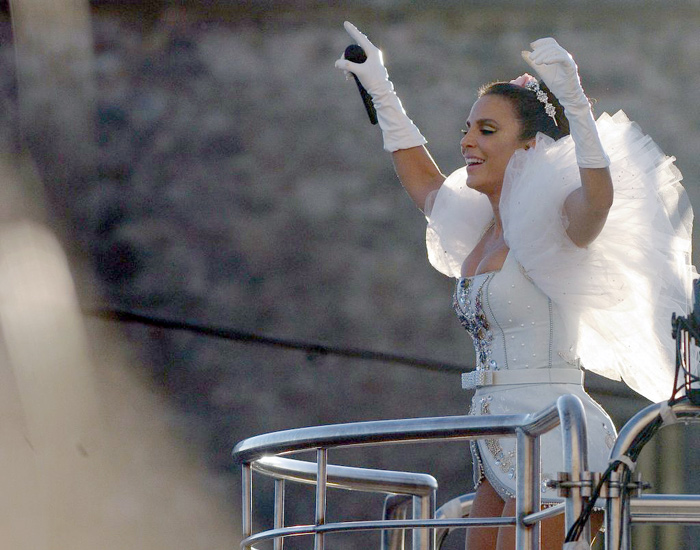 Ivete Sangalo tira onda de Maria Antonieta no agito do Barra/Ondina