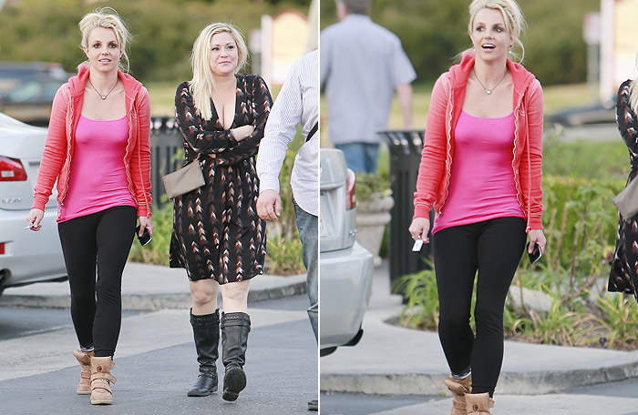 Britney Spears usa roupas confortáveis durante almoço com amiga