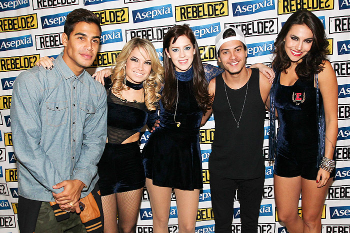 Rebeldes fazem show de despedida lotado de fãs, em SP