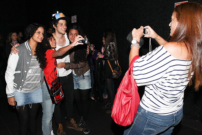 Rebeldes fazem show de despedida lotado de fãs, em SP