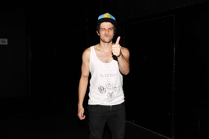 Rebeldes fazem show de despedida lotado de fãs, em SP