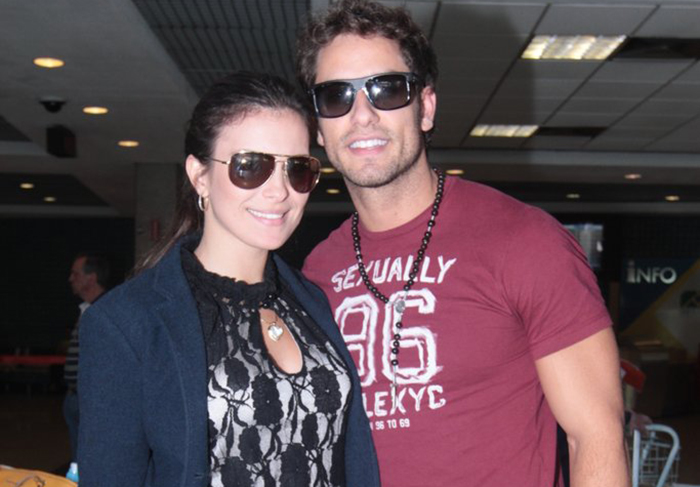  Ex-BBBs Eliéser e Kamilla trocam beijos apaixonados em aeroporto