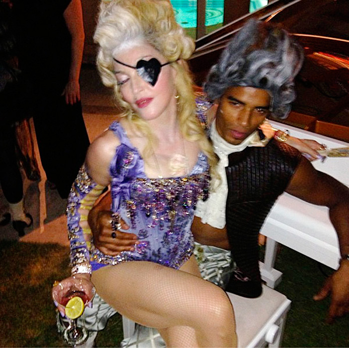 Madonna festeja seus 55 anos vestida de Maria Antonieta