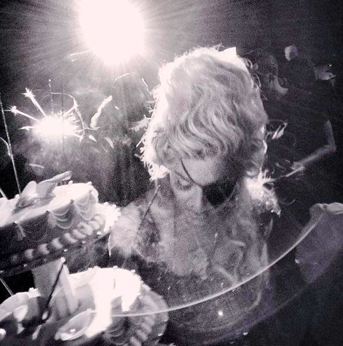 Madonna festeja seus 55 anos vestida de Maria Antonieta