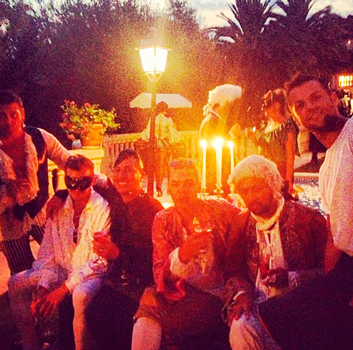 Madonna festeja seus 55 anos vestida de Maria Antonieta