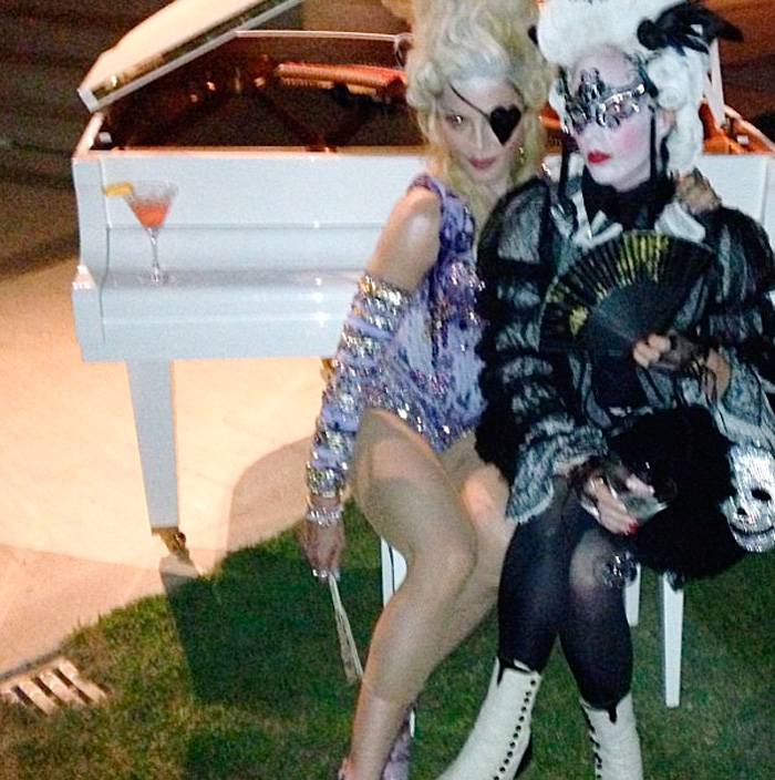 Madonna festeja seus 55 anos vestida de Maria Antonieta