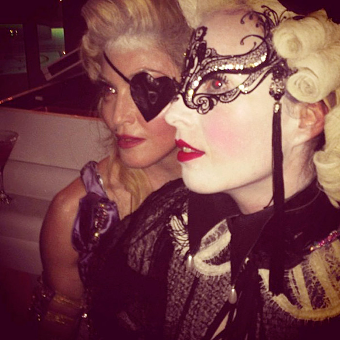 Madonna festeja seus 55 anos vestida de Maria Antonieta