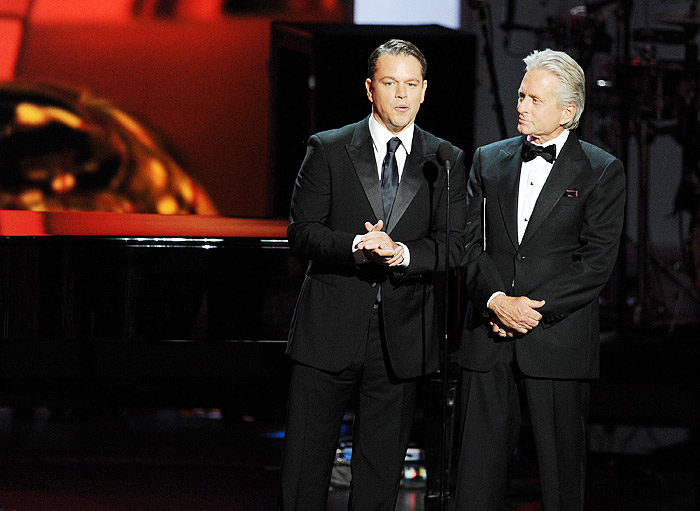 Michael Douglas faz piadas picantes com Matt Damon, em seu discurso de aceitação do Emmy de Melhor Ator