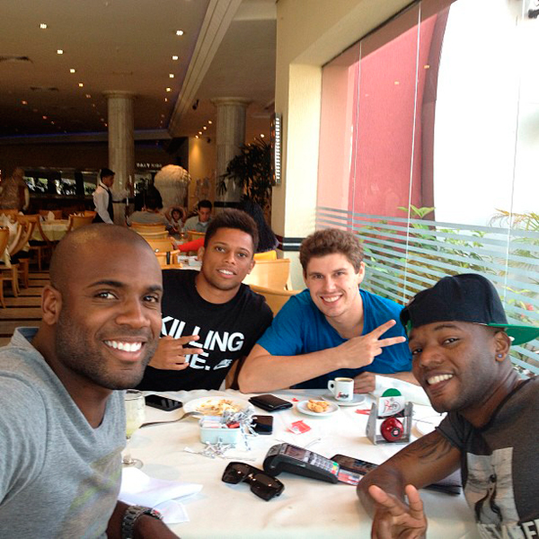 Rafael Zulu se reúne com craques do esporte em almoço 