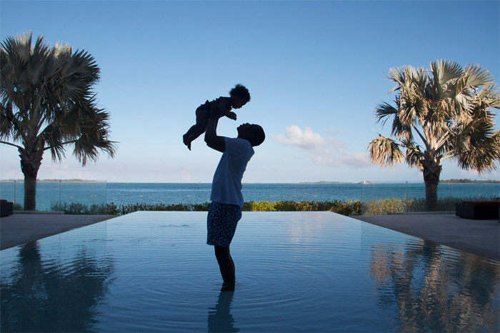 Beyoncé divulga foto de Jay-Z brincando com a filha Blue Ivy