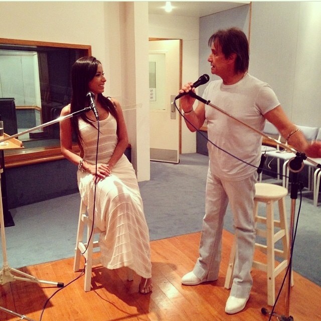 Anitta grava com Roberto Carlos - O Fuxico