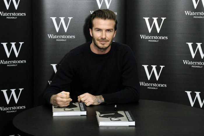 David Beckham lança livro e faz tarde de autógrafos, em Londres