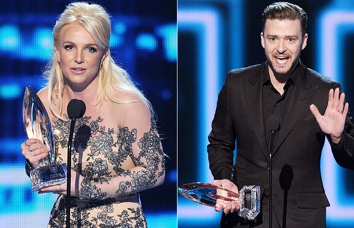 Britney Spears e Justin Timberlake levam troféus do People´s Choice Awards