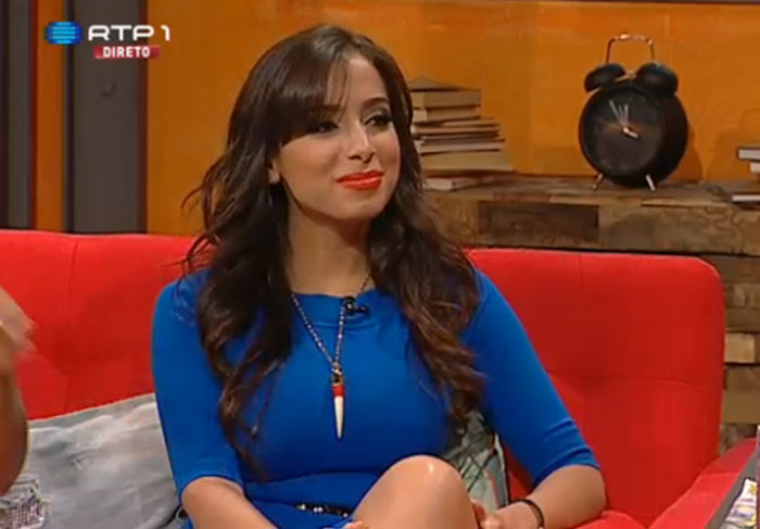 Anitta em programa de televisão português