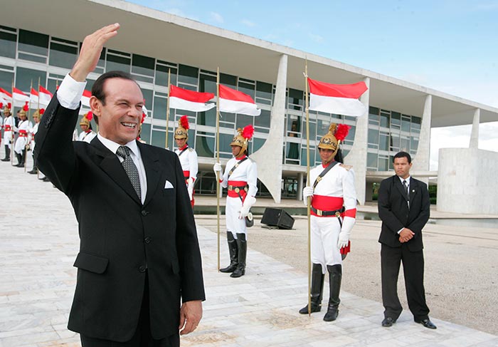 José Wilker como Dr. Giovani Improtta